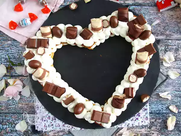 Przepis Tort sercowy z kinder - tarta sercowa z kinder na walentynki