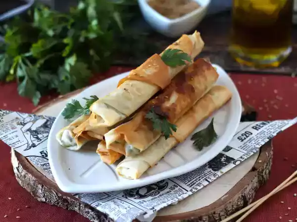 Przepis Börek z serem feta i natką pietruszki