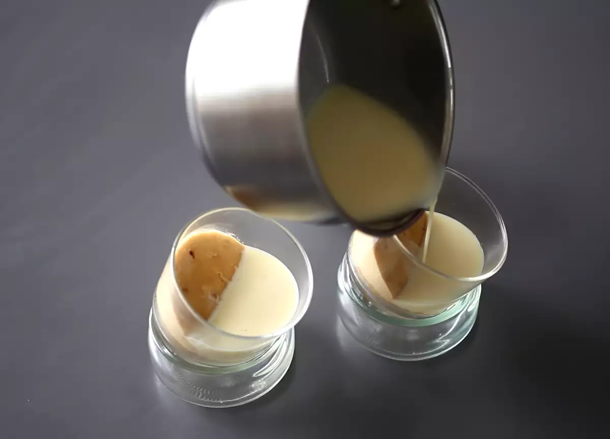 Krok 3: Polewa z białej czekolady