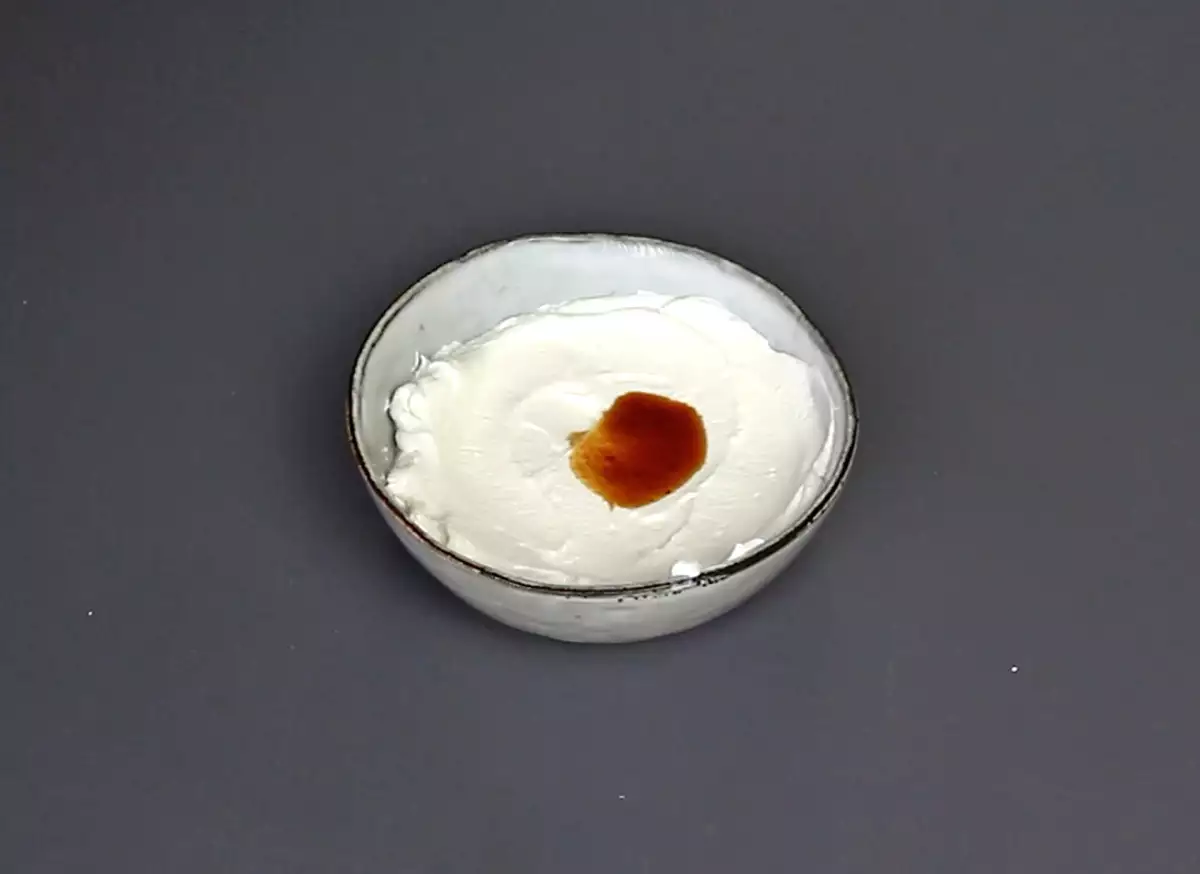 Krok 1: Wymieszaj jogurt i wanilię