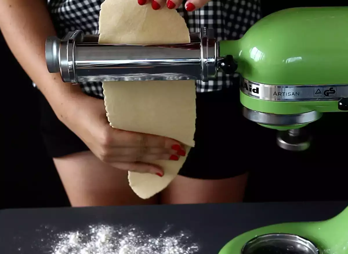 4. Rozwałkować ciasto