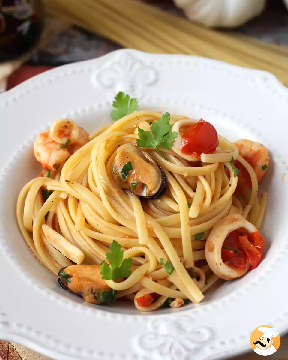 9. Linguine z mrożonymi owocami morza
