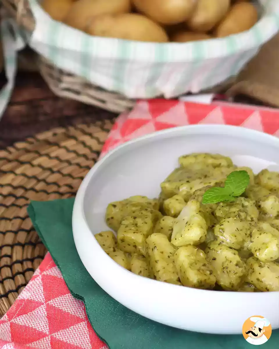Domowe gnocchi ziemniaczane z sosem pesto