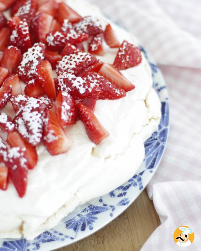 Pavlova truskawkowa