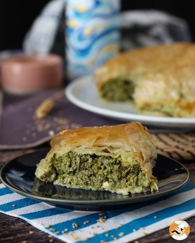 Grecki placek ze szpinakiem i fetą (spanakopita)