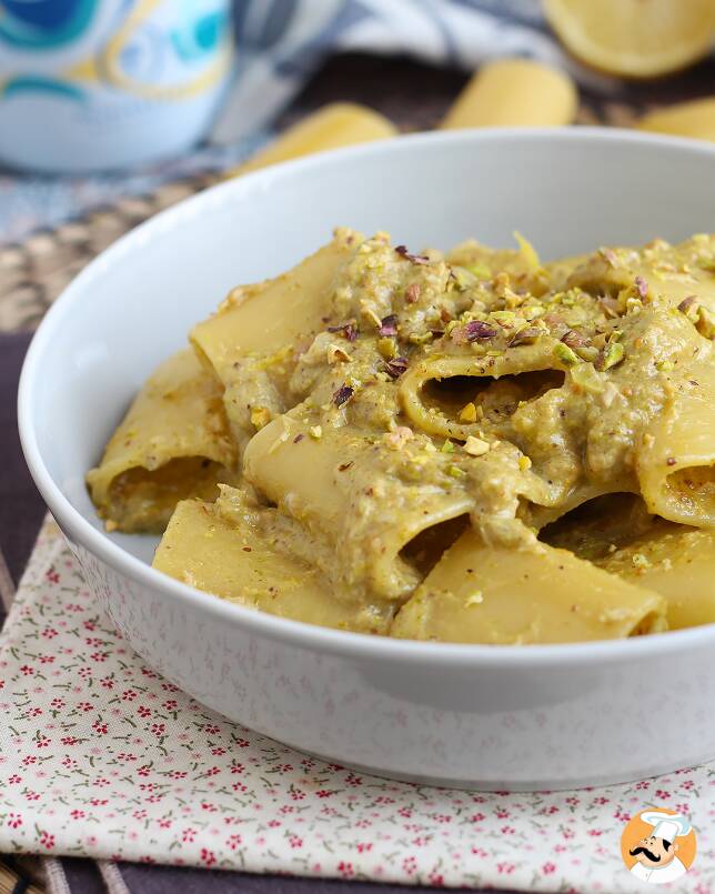 6. Paccheri z tuńczykiem, pistacjami i cytryną