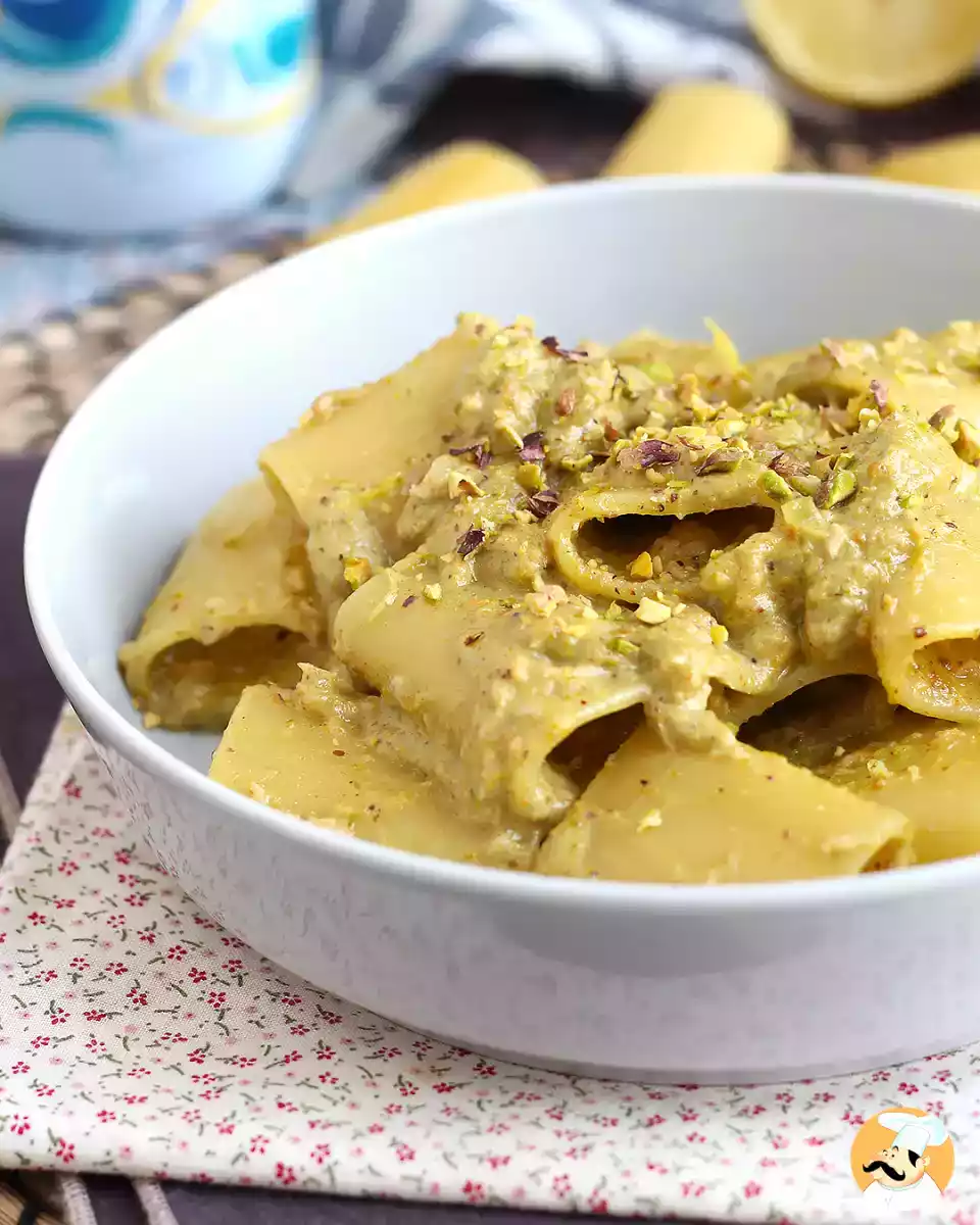 6. Paccheri z tuńczykiem, pistacjami i cytryną