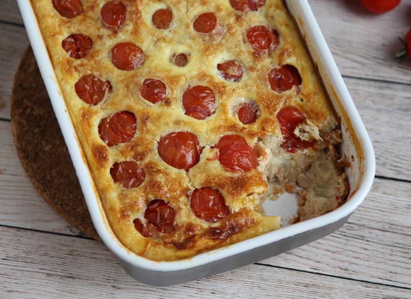 1. Pikantne clafoutis z pomidorkami koktajlowymi i tuńczykiem