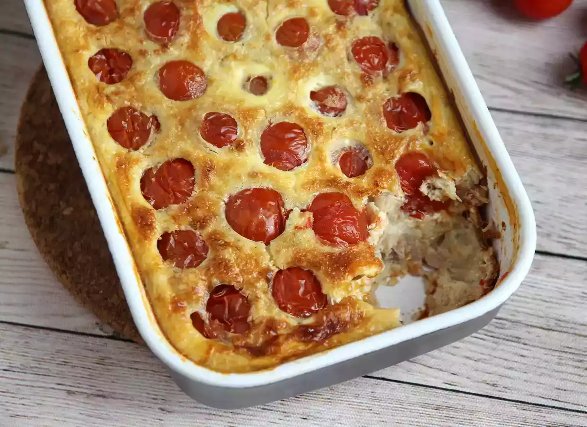 1. Pikantne clafoutis z pomidorkami koktajlowymi i tuńczykiem