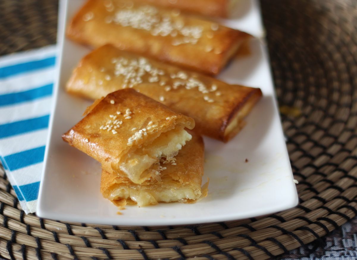 8. Pieczone saganaki z fetą: grecki akcent, który robi swoje