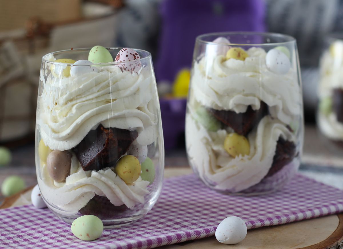 4. Brownie w pucharku z kremem mascarpone
