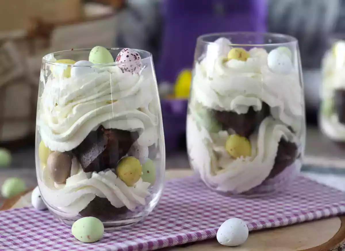 4. Brownie w pucharku z kremem mascarpone