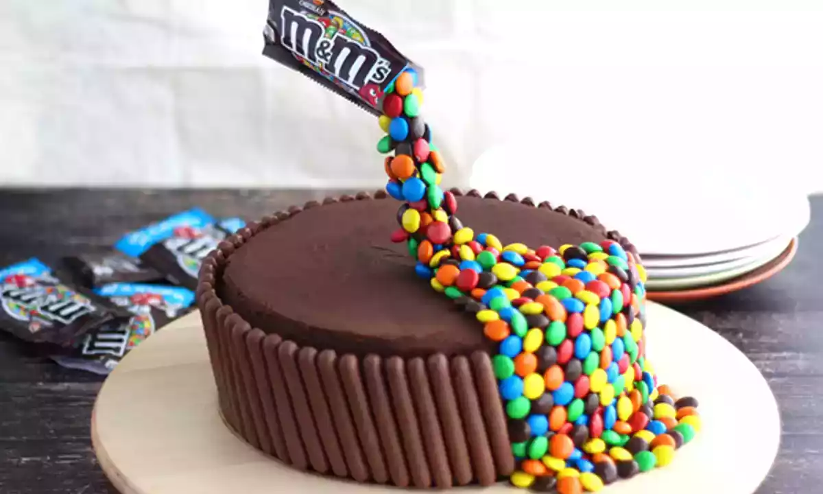 Gravity Cake: słodka iluzja, która podbija towarzystwo i cukierników
