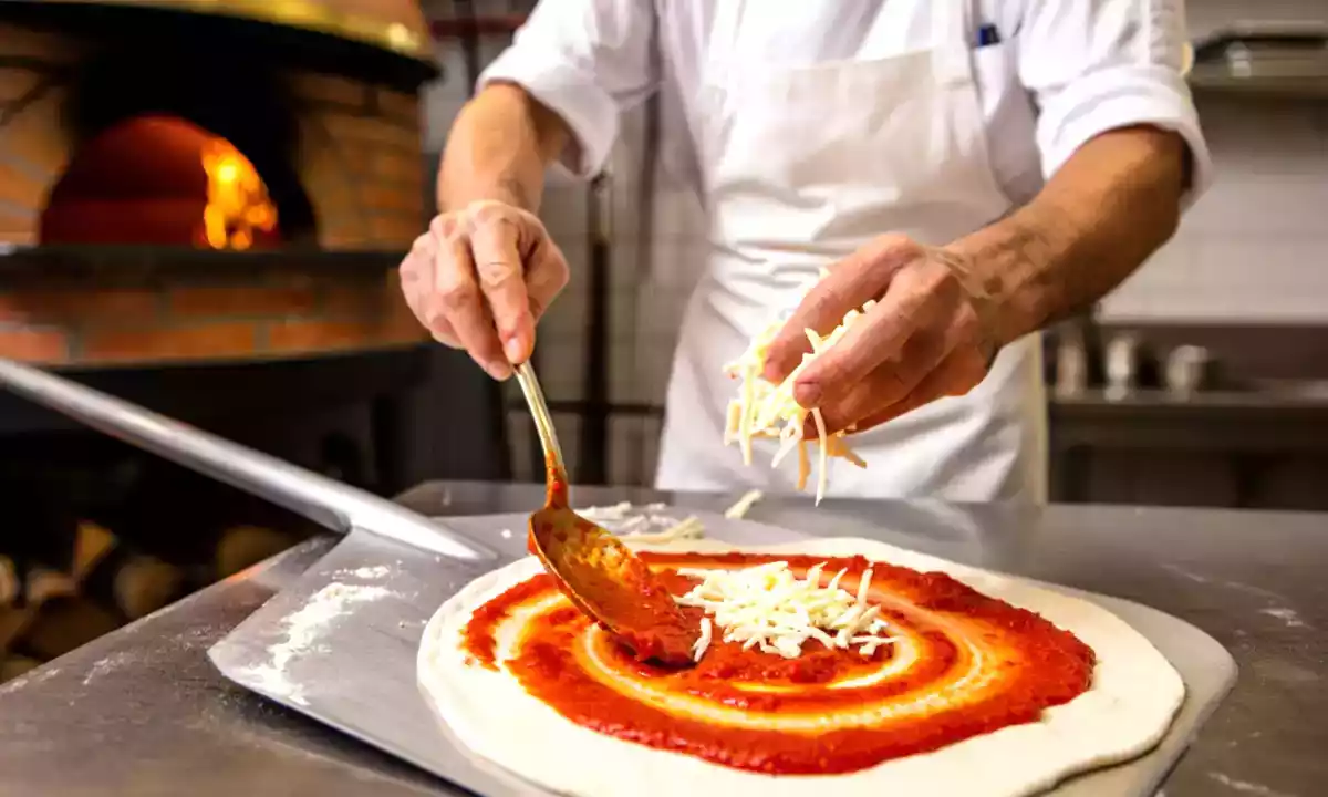 Żegnaj tradycyjna mozzarello? Nadchodzi wegański ser na pizzy