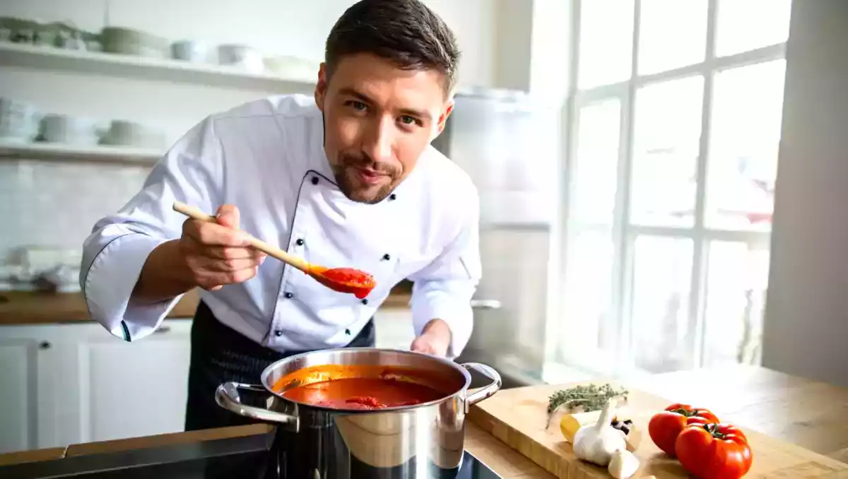 Jak naprawić pikantny sos bez wyrzucania go (tak, można go uratować!)