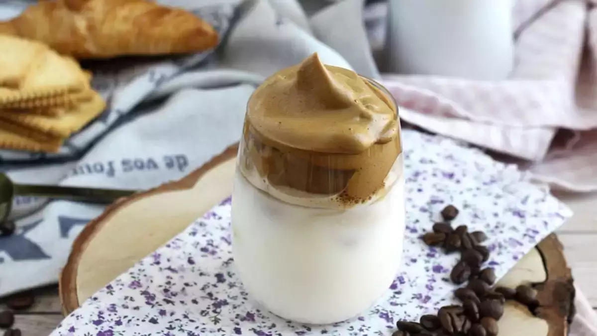 Przepisy na kawę parzoną na zimno na lato: od frappuccino po affogato, proste i oryginalne pomysły