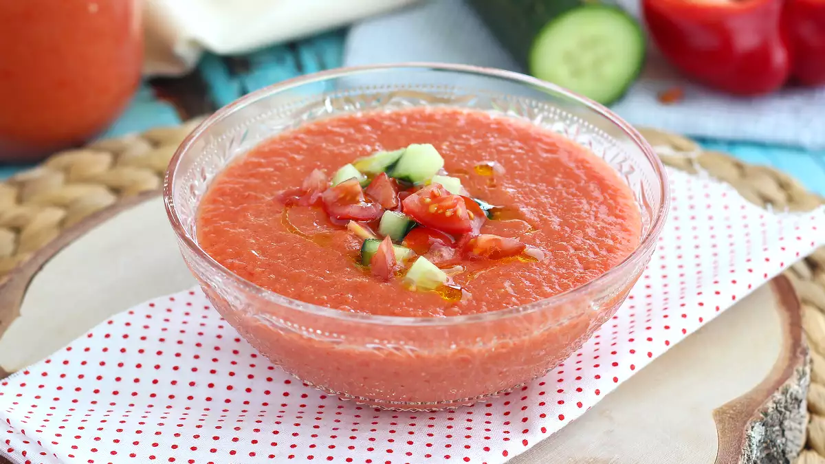 Jeśli byłeś w Hiszpanii, na pewno go próbowałeś: oto jak zrobić prawdziwe gazpacho w domu w 10 minut!