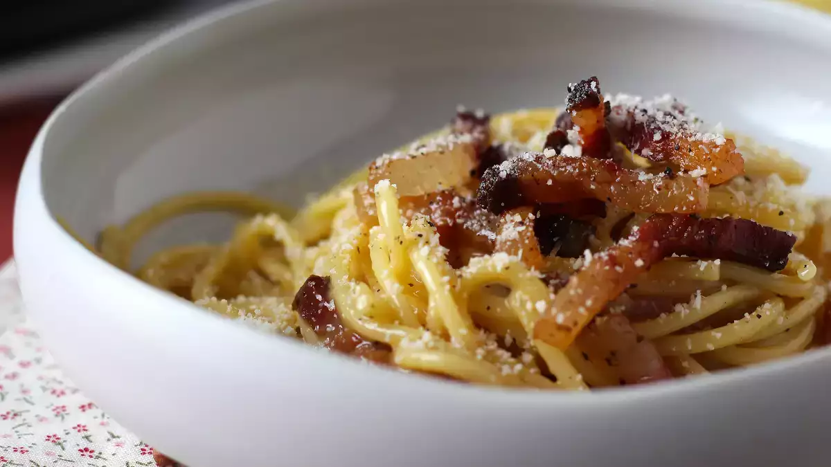 10 przepisów na spaghetti, które są odmianą od bolognese