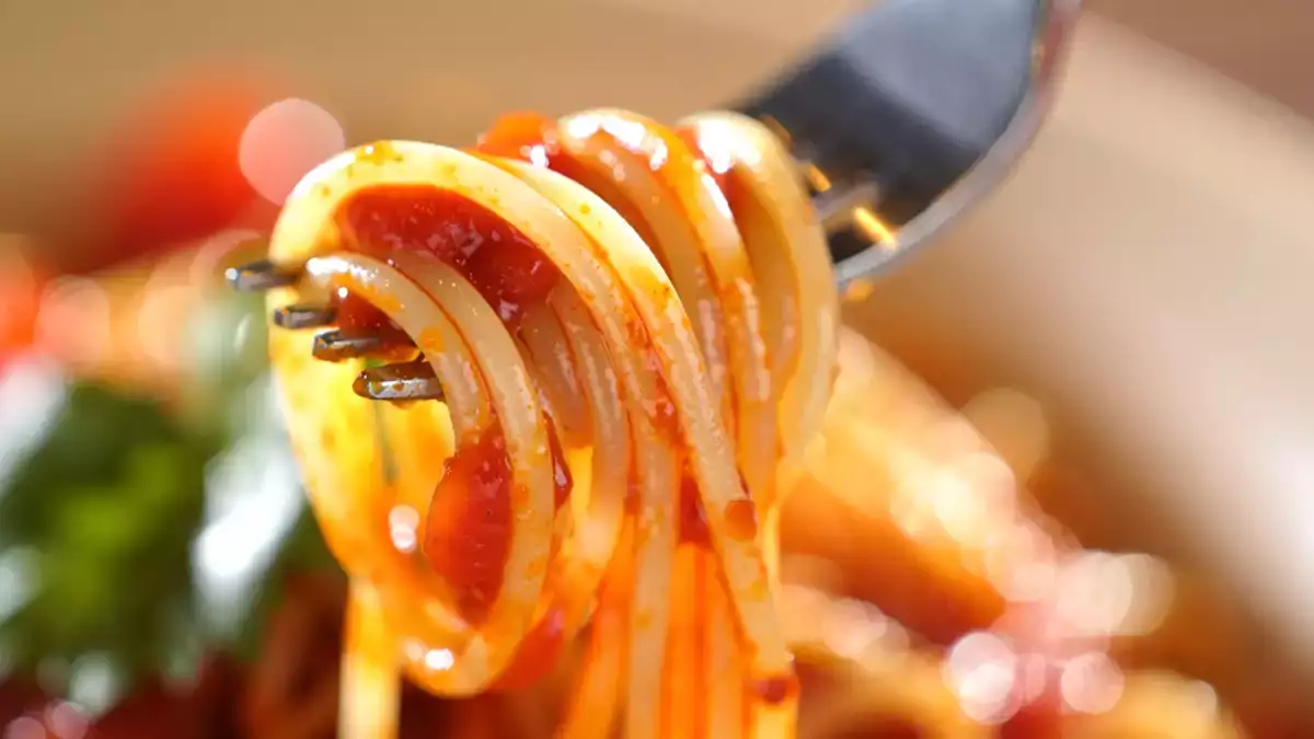 14 przepisów na spaghetti, które zmieniają zwykłe danie w coś niesamowitego