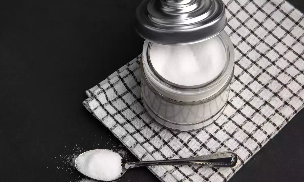 Ci, którzy zawsze trzymają cukier w tym samym słoiku, w ten sposób psuje się on bez naszej wiedzy.