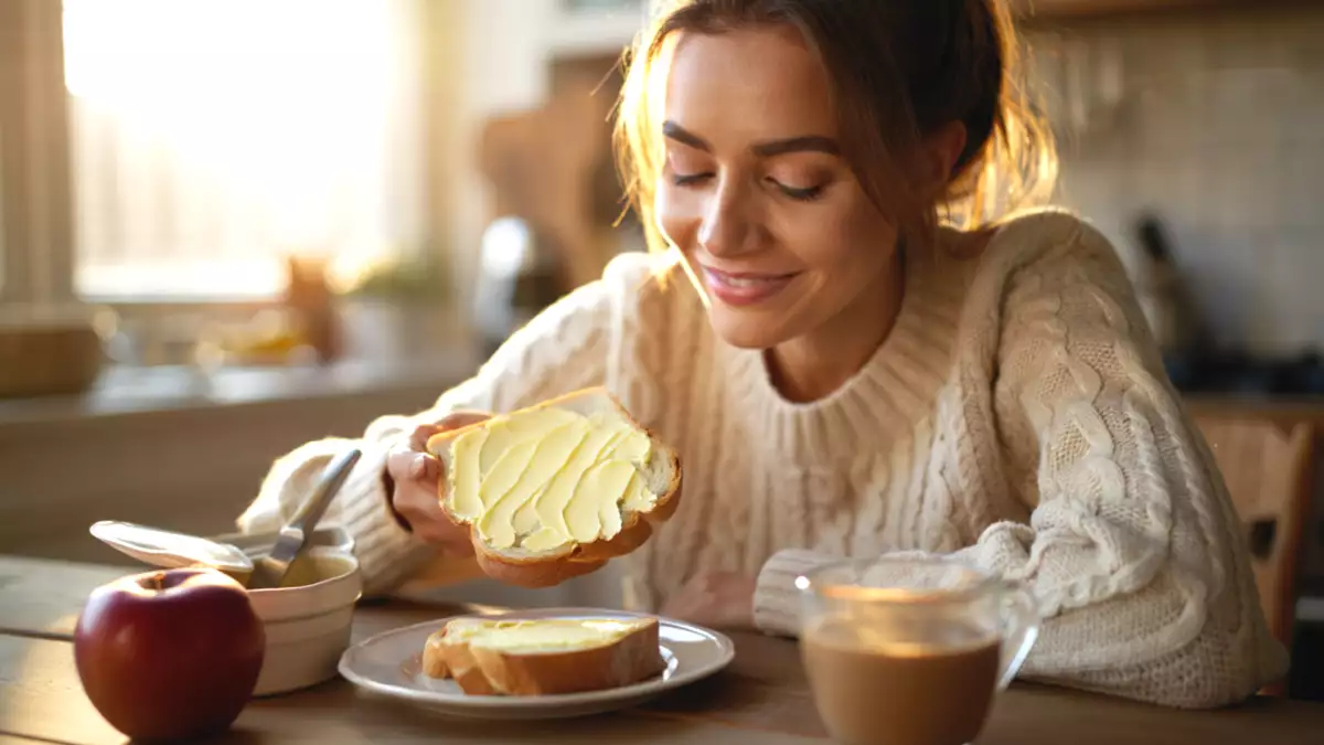Chleb i masło: za tym porannym zwyczajem kryje się emocjonalne przywiązanie, którego nawet eksperci nie mogą zignorować.