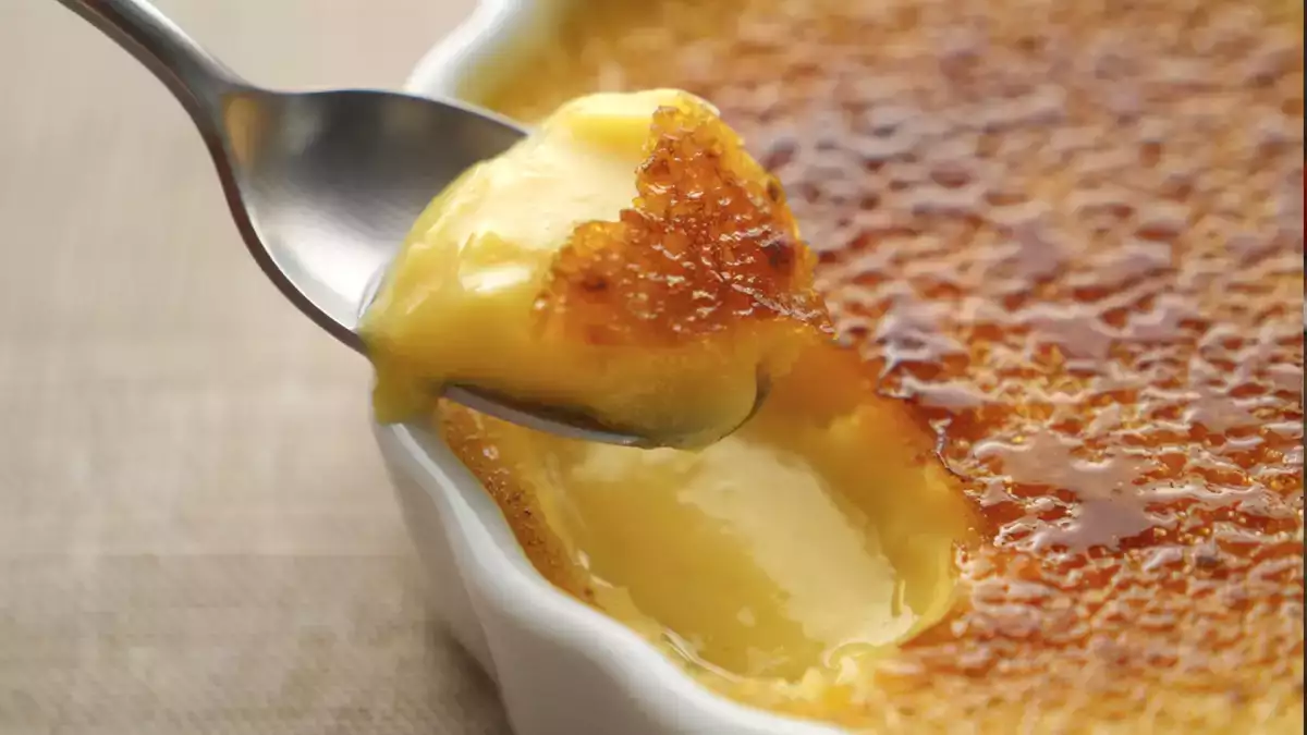 13 przepisów z wykorzystaniem żółtek jaj, aby sprytnie je wykorzystać i zamienić w desery, którym nie można się oprzeć