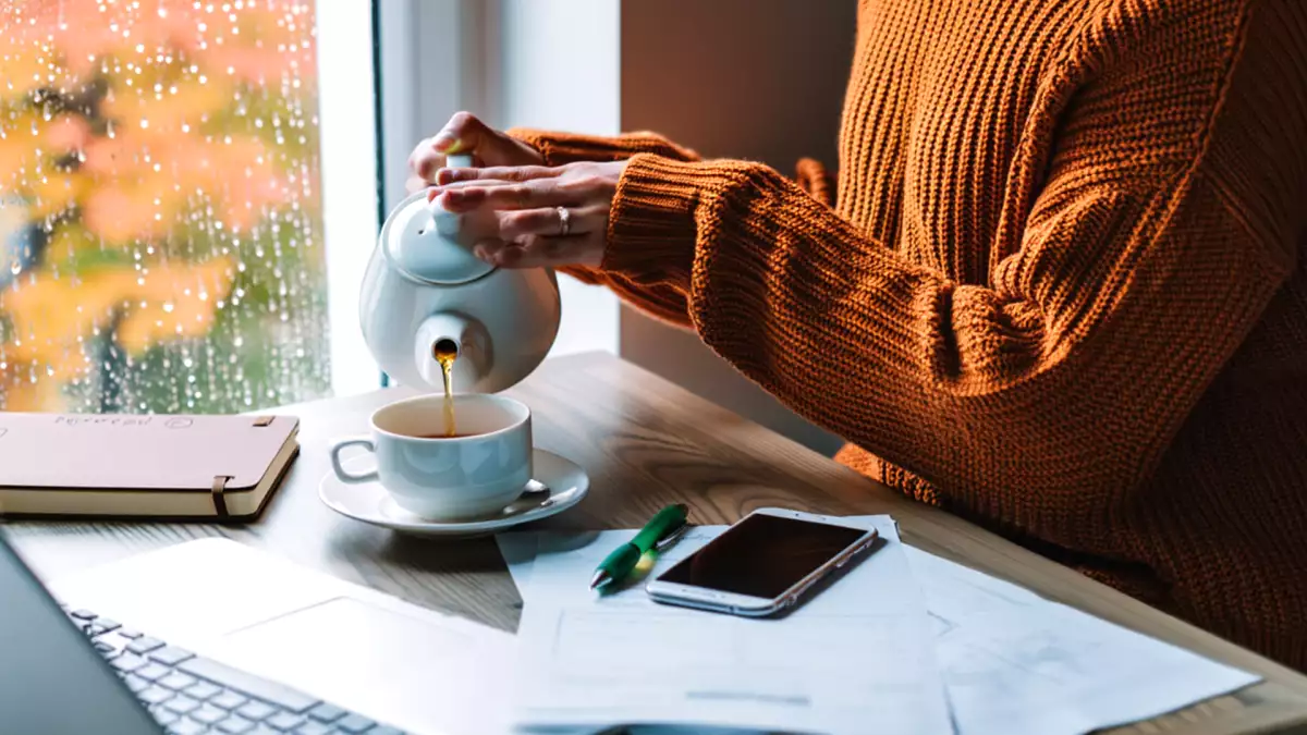Myślisz, że nawadniasz się w zimnie... ale czy herbata naprawdę zastępuje wodę?