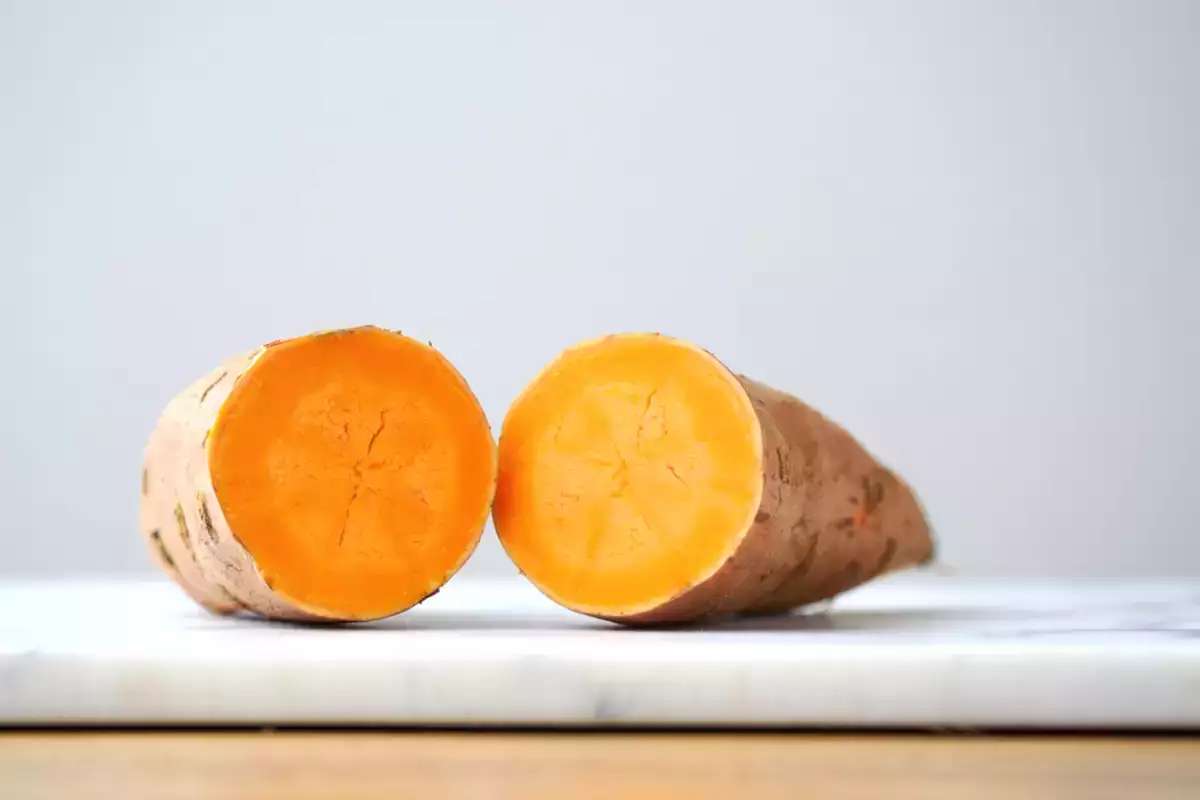 Czy mogę jeść słodkie ziemniaki, jeśli wykiełkowały?