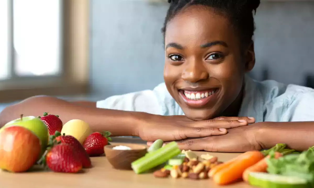 10 produktów na bielsze zęby: co naprawdę jeść?