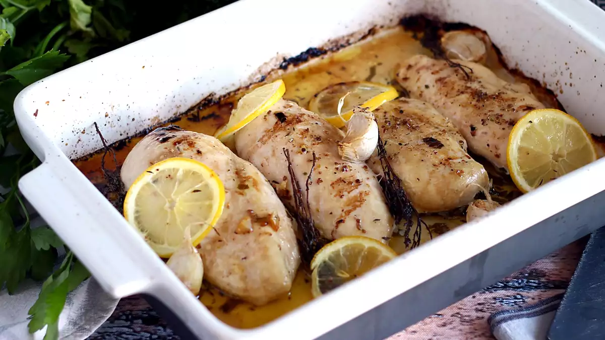 Kiedy cytryna rządzi: 8 dań głównych, w których cytryna nie jest wykończeniem .