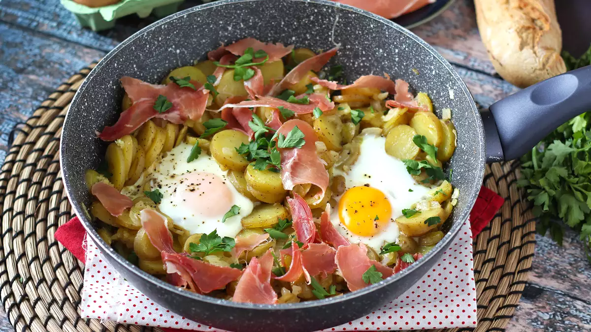 Żegnaj piekarniku: 14 niesamowitych przepisów na patelnie, które udowadniają, że można dobrze gotować przy znacznie mniejszym wysiłku