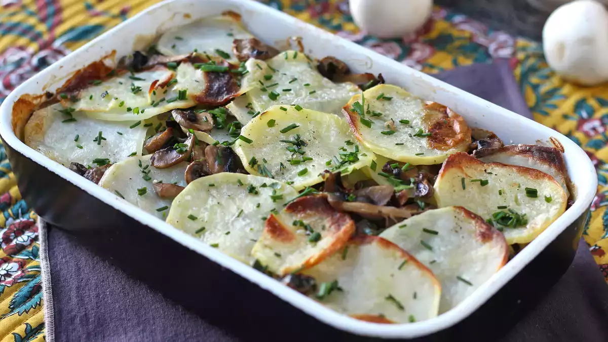 8 zapiekanek ziemniaczanych, które rozwiązują każdy posiłek tygodnia w piekarniku, frytkownicy powietrznej i ze słodkimi ziemniakami