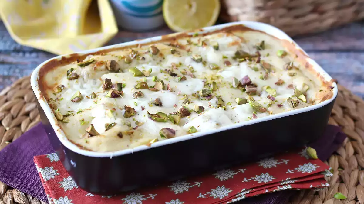 Lasagne di pesce: kremowy przepis z łososiem, burratą i pistacjami, który zrewolucjonizuje niedzielny obiad