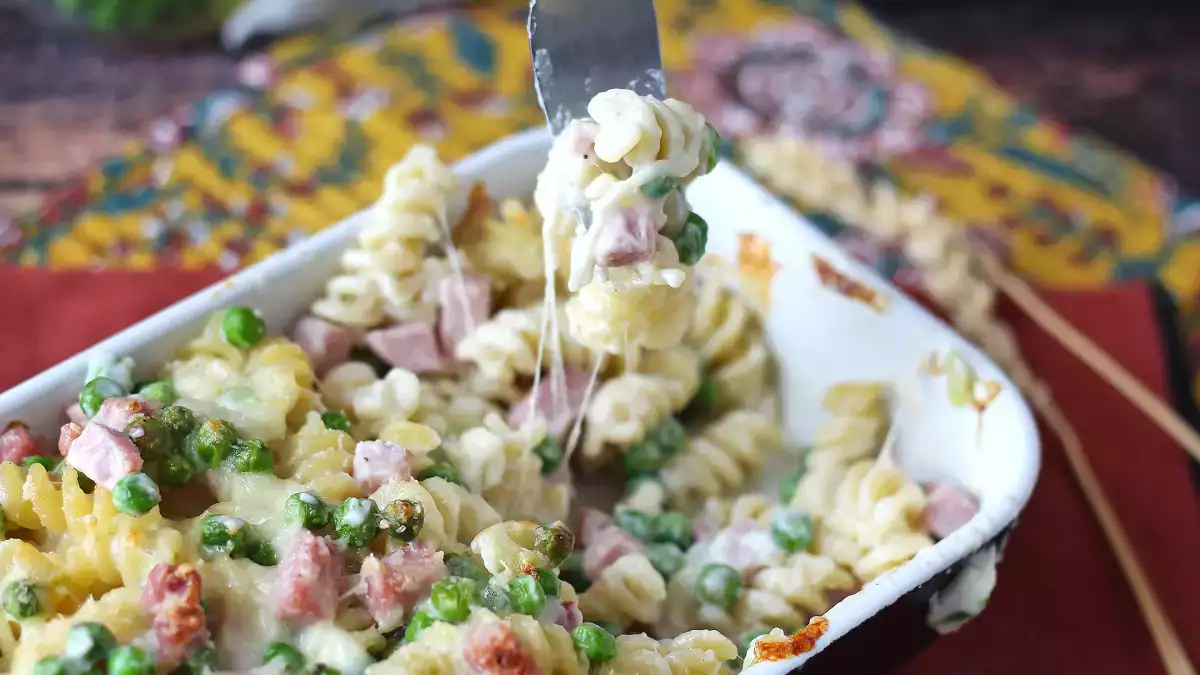 Suchy i ciężki zapiekany makaron? Prawdziwy błąd, który popełniają wszyscy (i jak osiągnąć idealną kremowość)