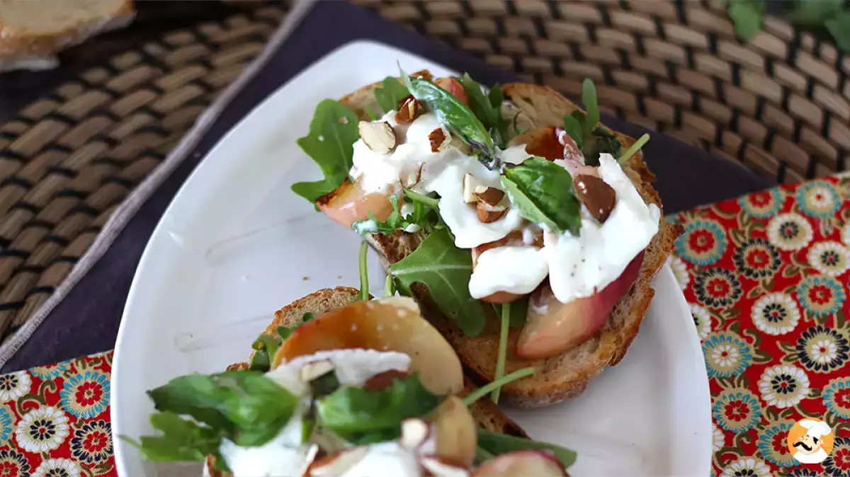 Szukasz pomysłów na brunchowe kanapki, bajgle i tosty? Oto 14 przepisów, które Cię zainspirują!