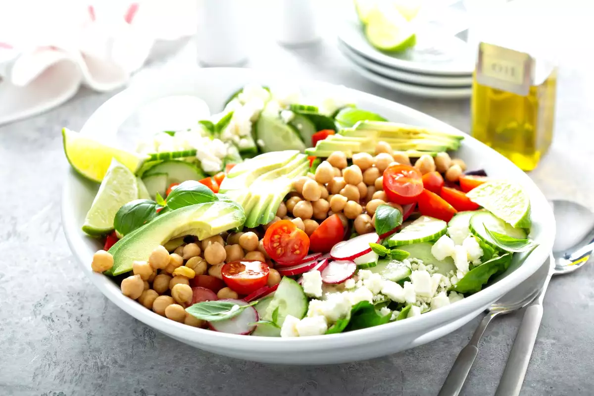 Zmniejsz żołądek: ta sałatka gotowa w 10 minut przyciąga uwagę ekspertów