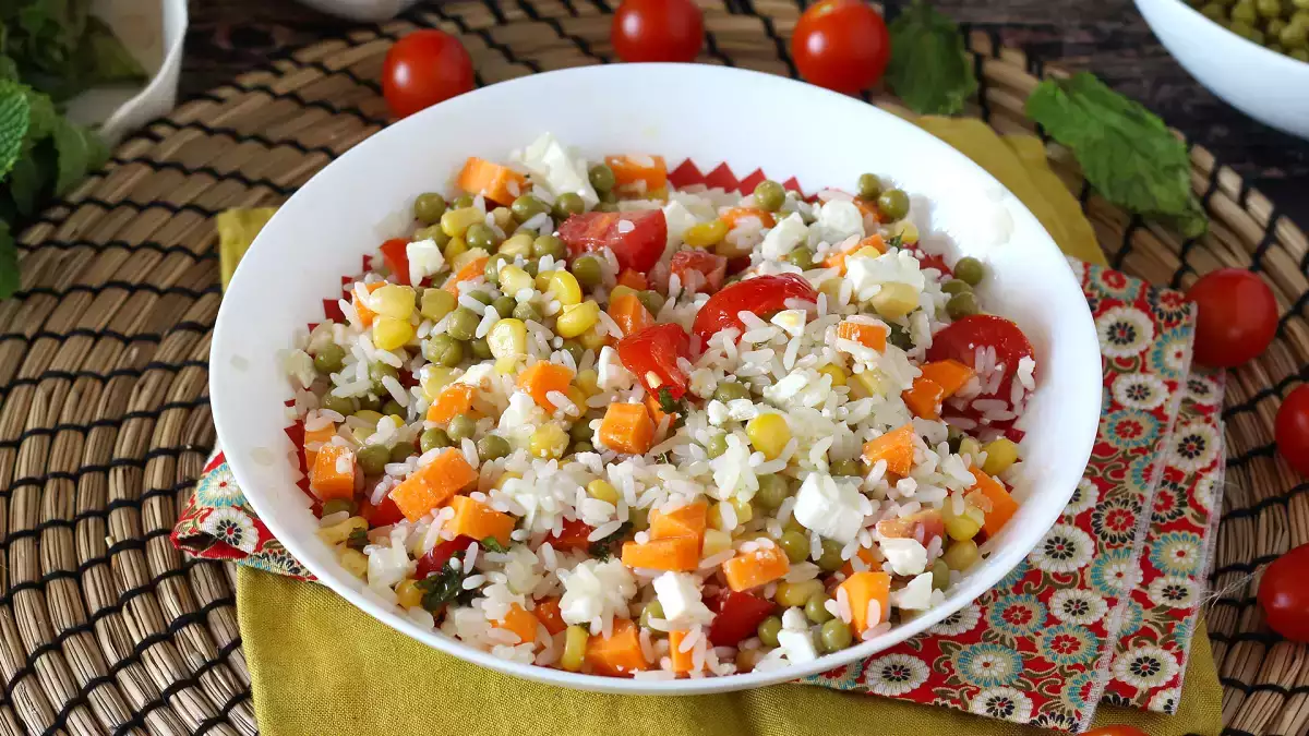 Rób sałatki z resztek: 17 przepisów na niesamowite dania z tego, co zostało w lodówce