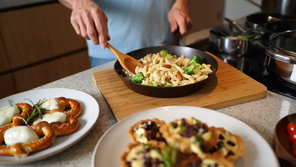 Codzienny menu, 17 maja: precle z mozzarellą, kremowy makaron i ekspresowe tartaletki