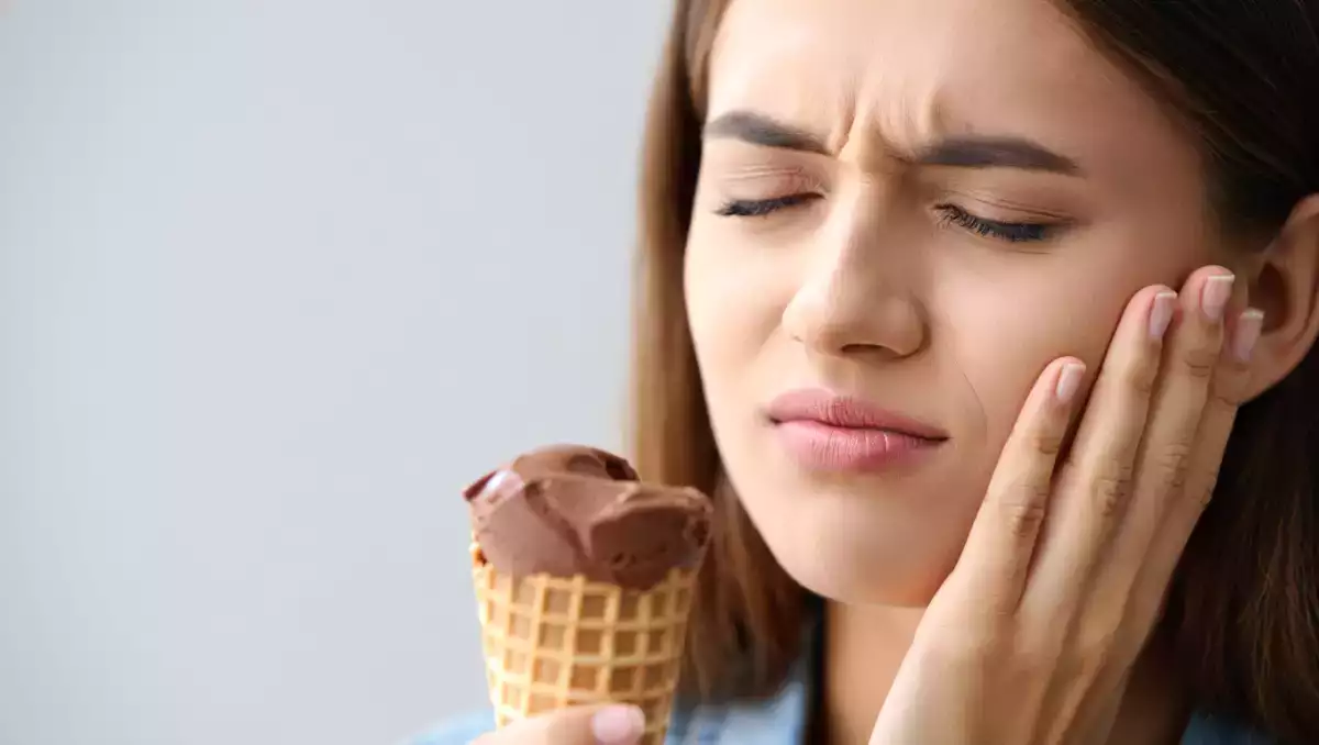 Zęby wrażliwe na zimno: jakie naturalne porady naprawdę łagodzą ból?