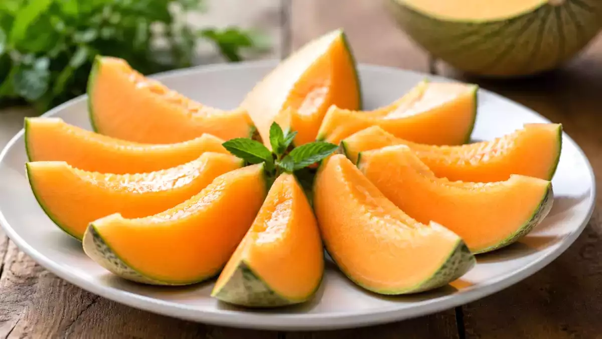 Jak rozpoznać idealnego melona w supermarkecie? 5 wskazówek, które warto znać przed zakupem