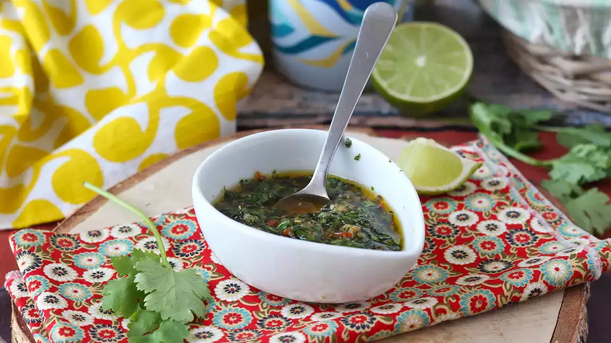 Chimichurri, argentyński sos, który zasługuje na swoje miejsce podczas grillowania: składniki i trzy wskazówki, jak go dobrze przygotować