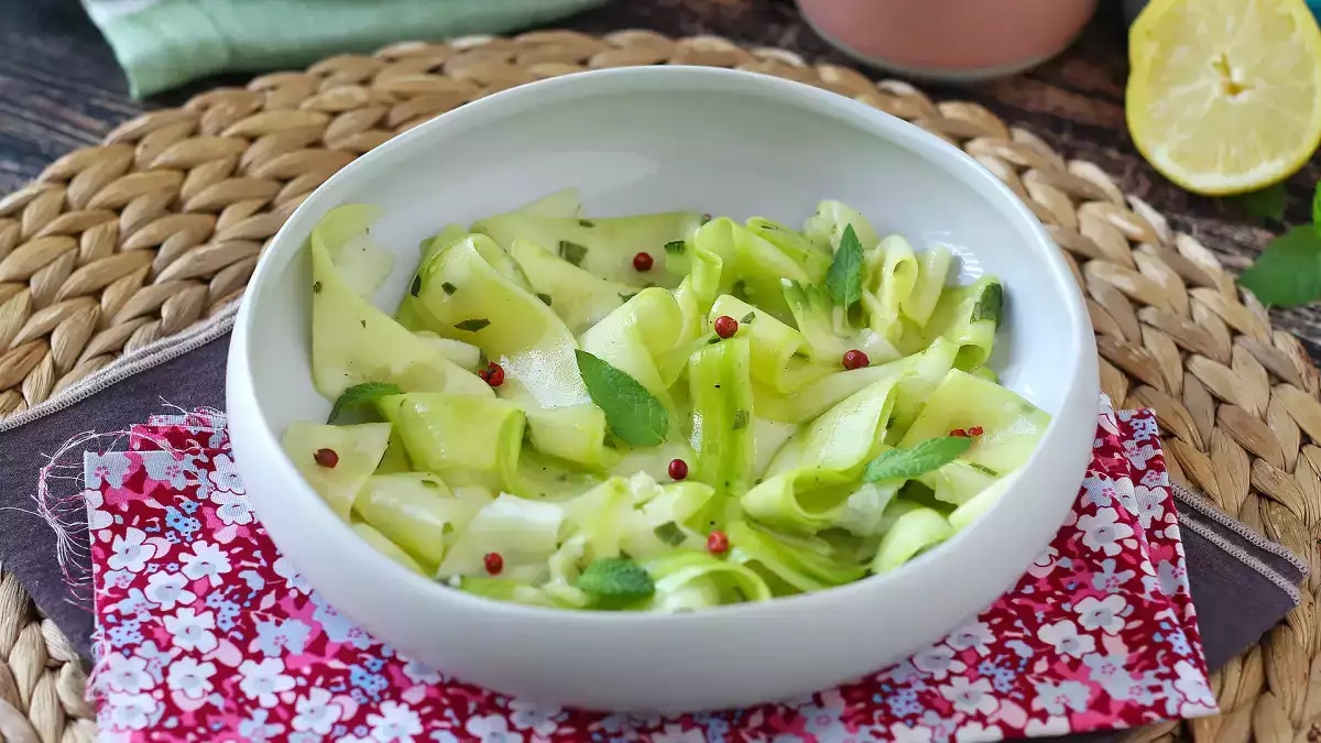 Niezawodny sposób na marynowane cukinie: jak przygotować je tak, by były idealne i smaczne jak w restauracji