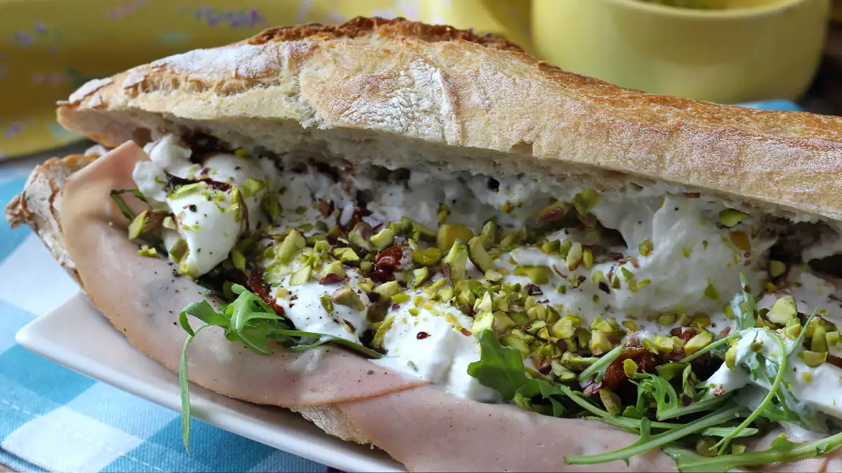 Mortadela, burrata i pistacje: dlaczego to włoskie połączenie jest teraz tak popularne