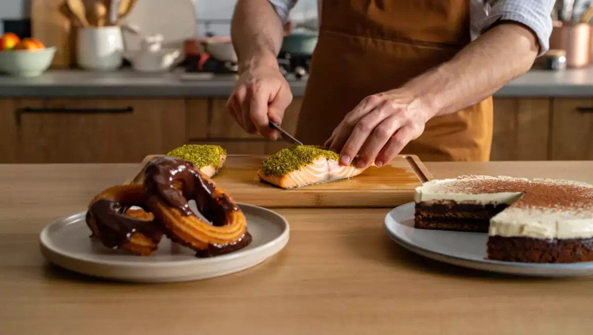 Codzienny menu, 19 czerwca: wyjątkowe churros, łosoś w pistacjach i klasyczne ciasto moka