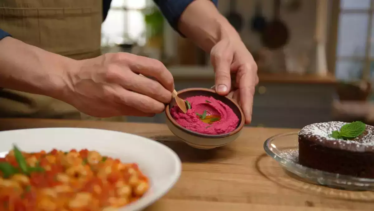 Codzienny menu, 15 czerwca: kolorowy hummus, kremowa pasta e fagioli i baskijskie ciasto