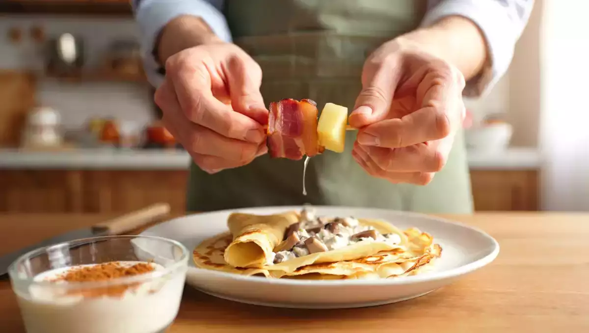 Menu dnia, 1 lipca: lekki zestaw na lato — szaszłyki z boczkiem, kremowe crespelle i pudding ryżowy