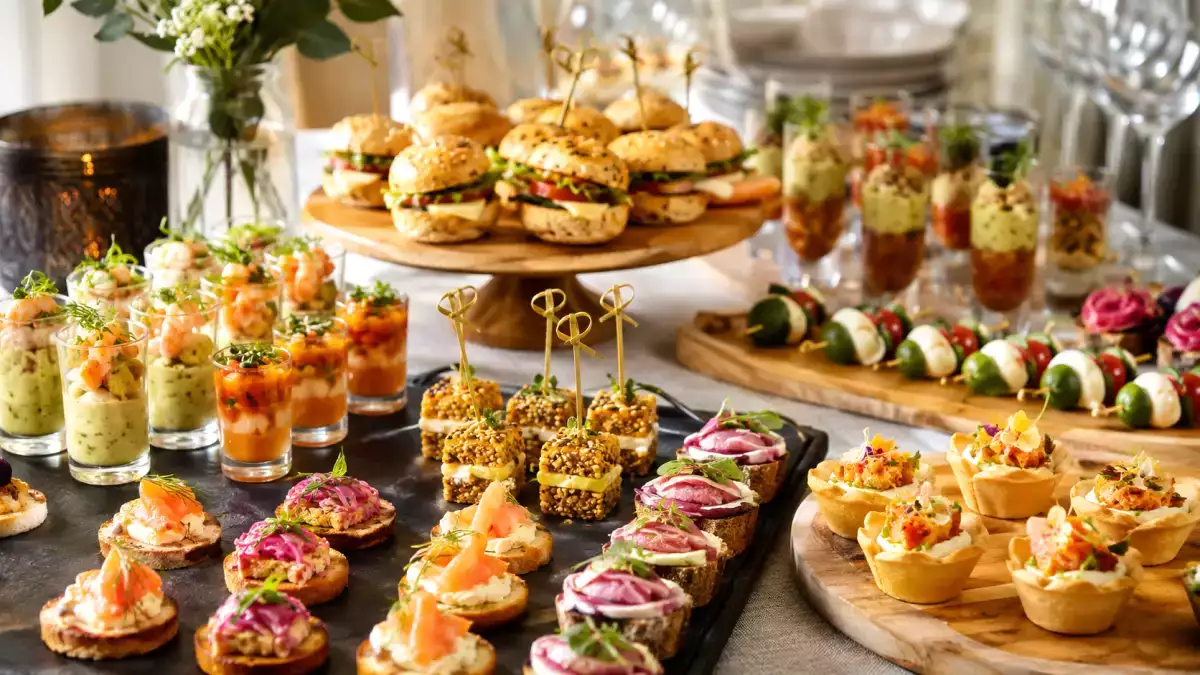 Domowy bufet z przekąskami: 28 przepisów na mini-przekąski na aperitif na poziomie profesjonalnej firmy cateringowej