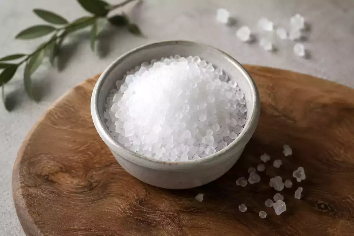 Sól drobnoziarnista, sól „fleur de sel”, sól różowa czy sól jodowana: jak wybrać odpowiednią sól do gotowania w domu?
