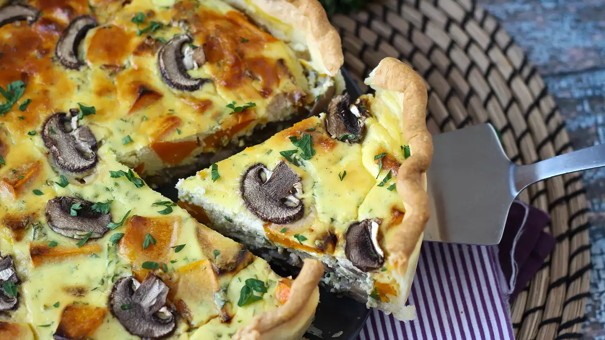 Quiche z dynią potimarron i grzybami: prosty, rozpływający się w ustach przepis na jesień