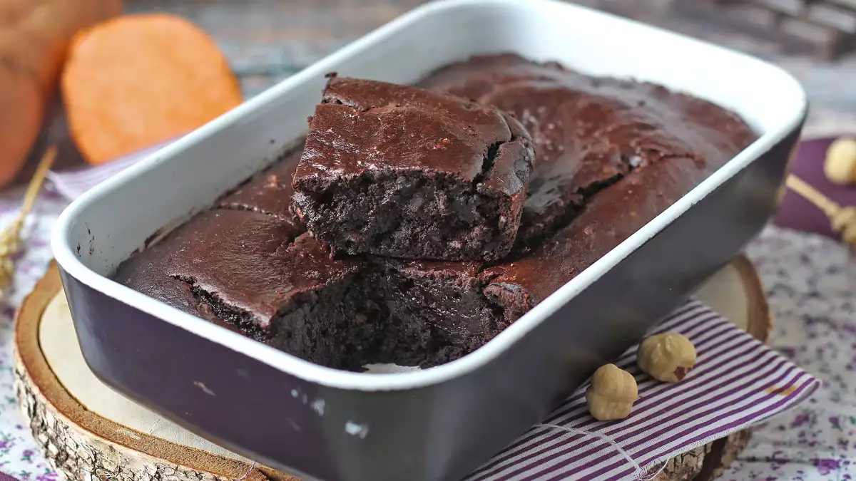Ani masło, ani olej: sekret tego niesamowicie wilgotnego brownie tkwi w składniku, którego nikt by się nie spodziewał